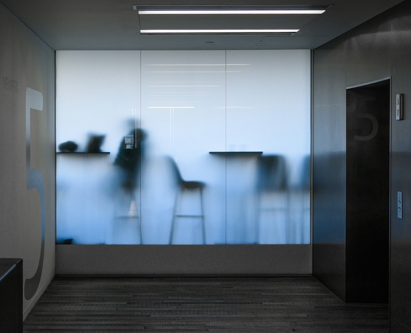 Switchable PDLC conference wall — private at rest, clear under power